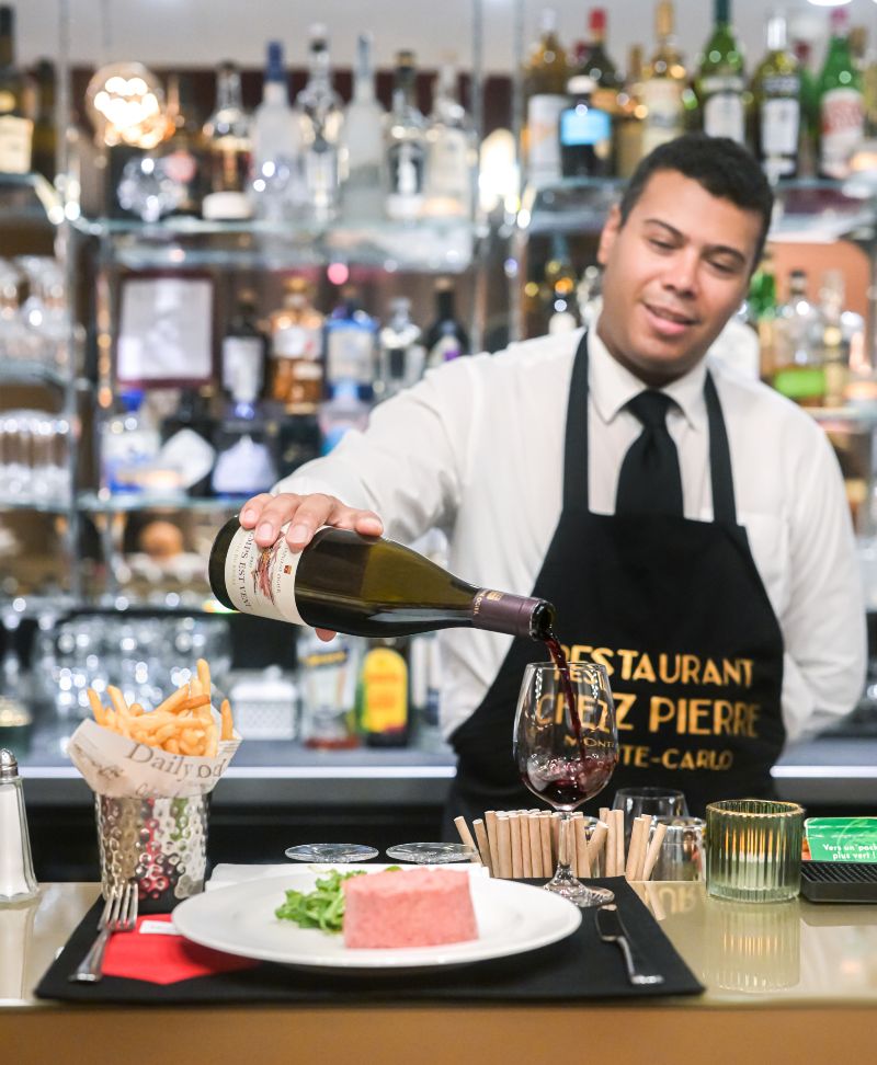 Bartender Franzois will spoil you with cocktails and more in the French restaurant in Monaco ‘Chez Pierre’. 